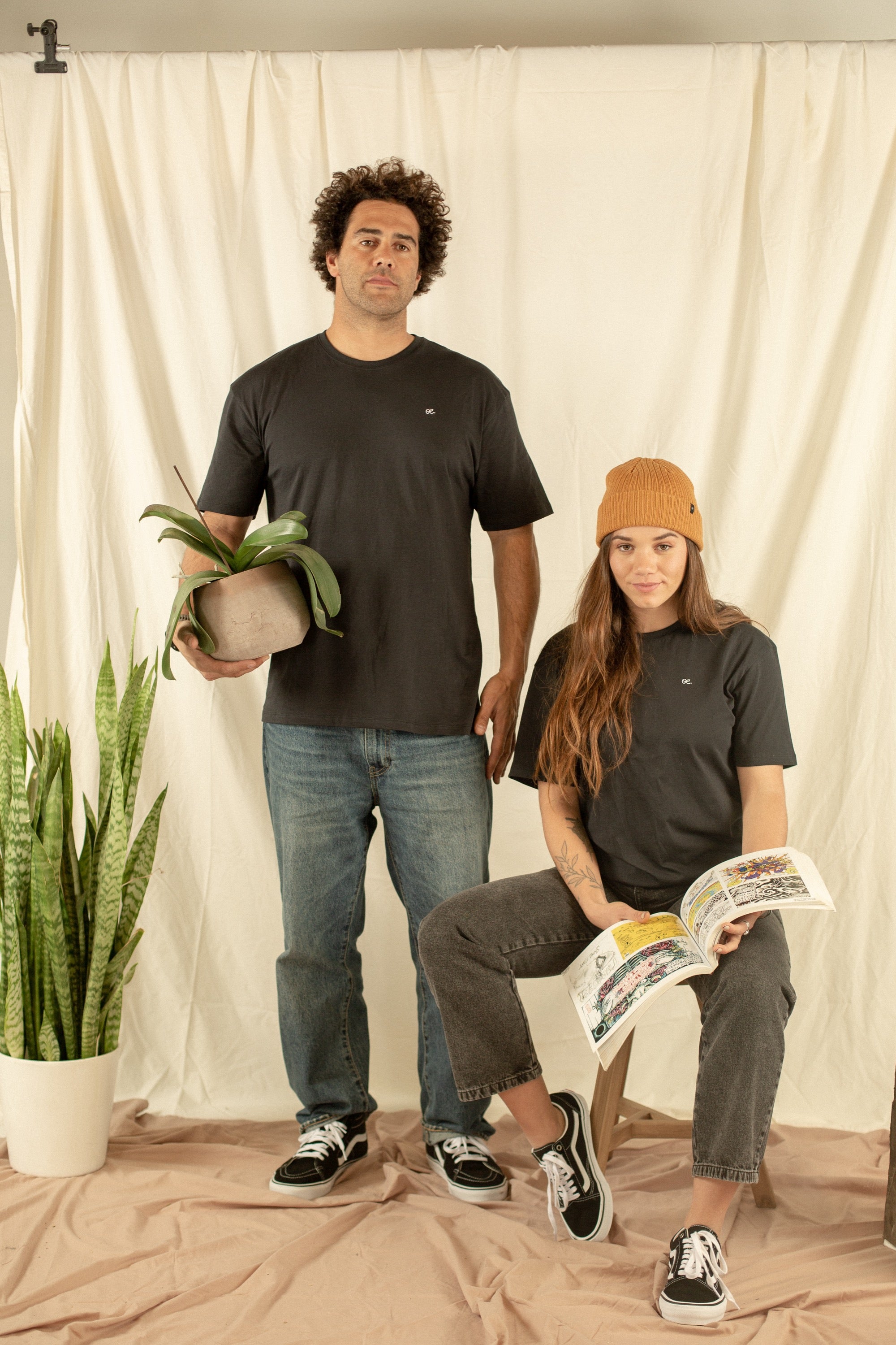 POLERA OE BORDADO BLACK