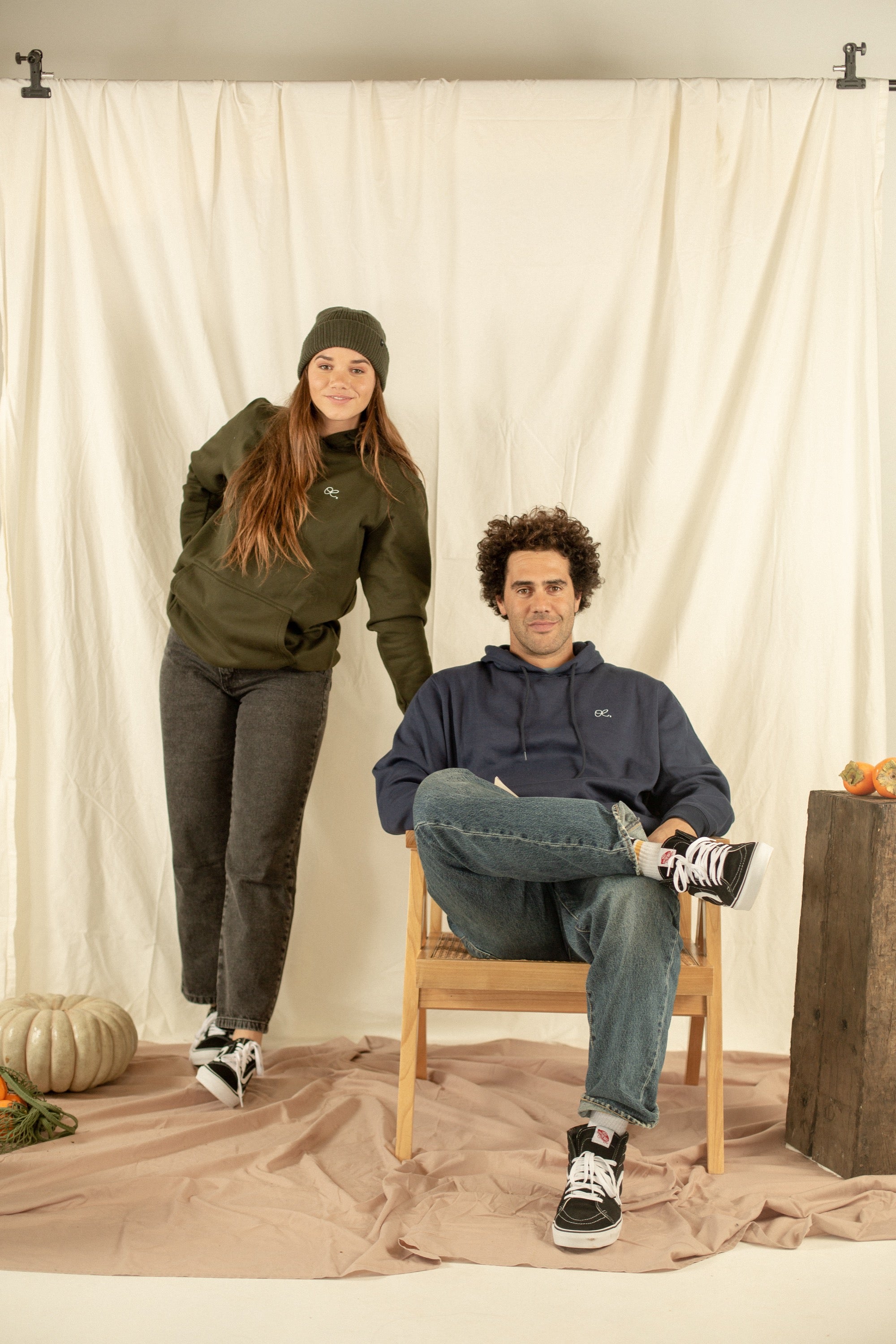 POLERON HOODY BORDADO DARK GREEN