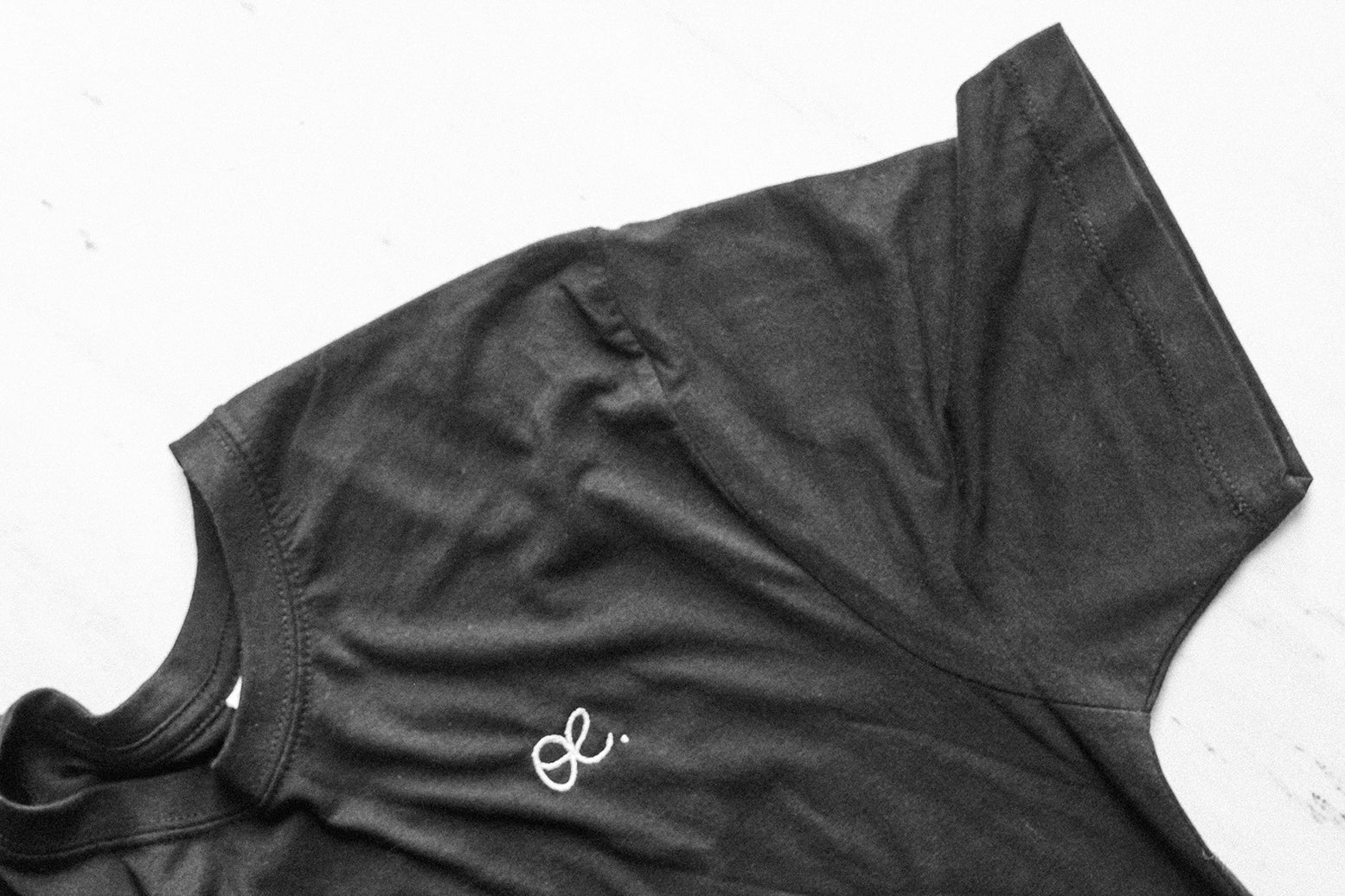 POLERA OE BORDADO BLACK