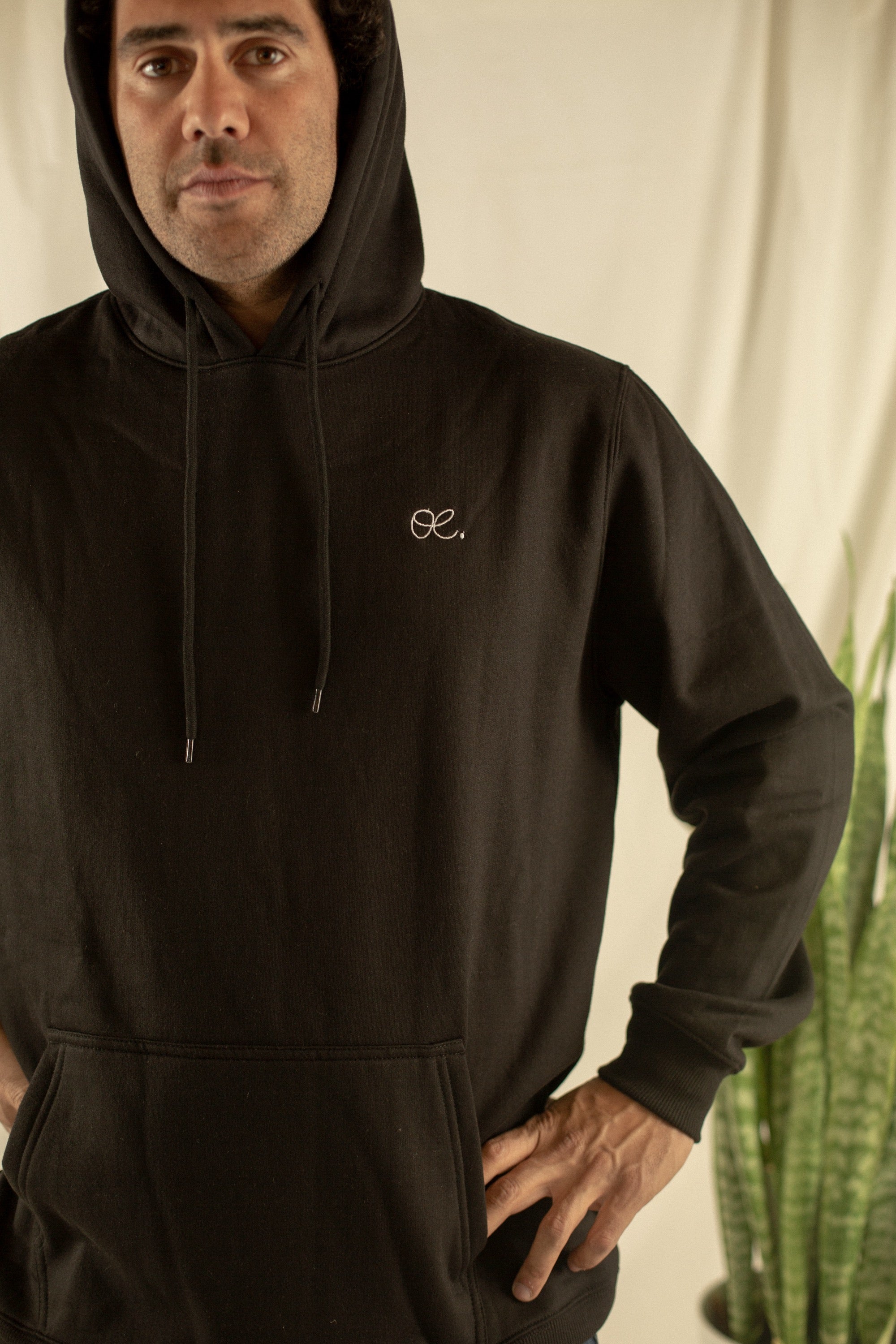 POLERON HOODY BORDADO CLASSIC-BLACK